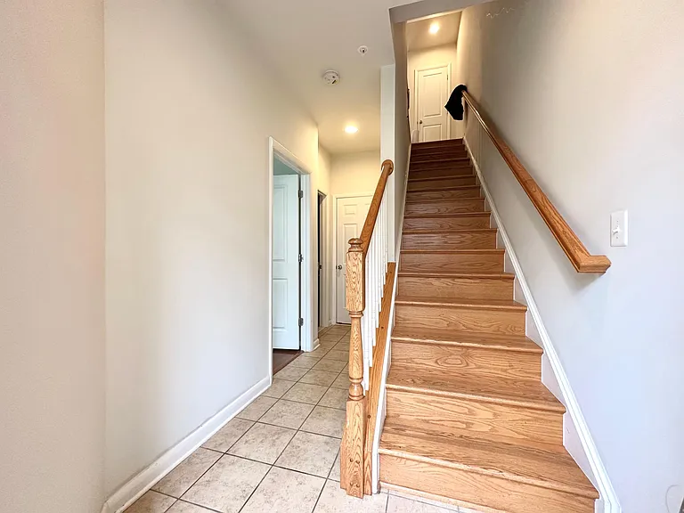 127 Decoverly Dr — Photo 3