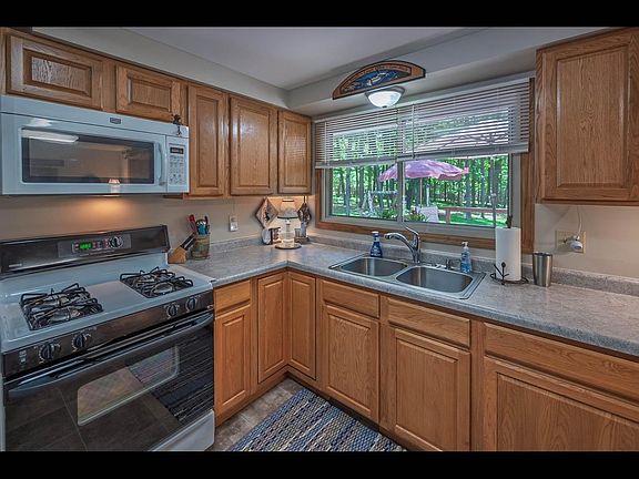 2nd image of 1595 Englewood Dr