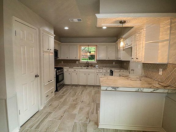 5th image of 1803 Sleepy Hollow Dr