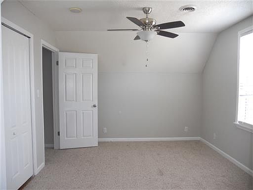 5th image of 557 Jacquie Dr