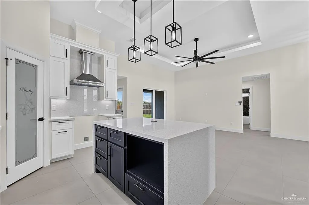 3 bed, 2.0 bath, 1520 sqft, $2,200 — Photo 4