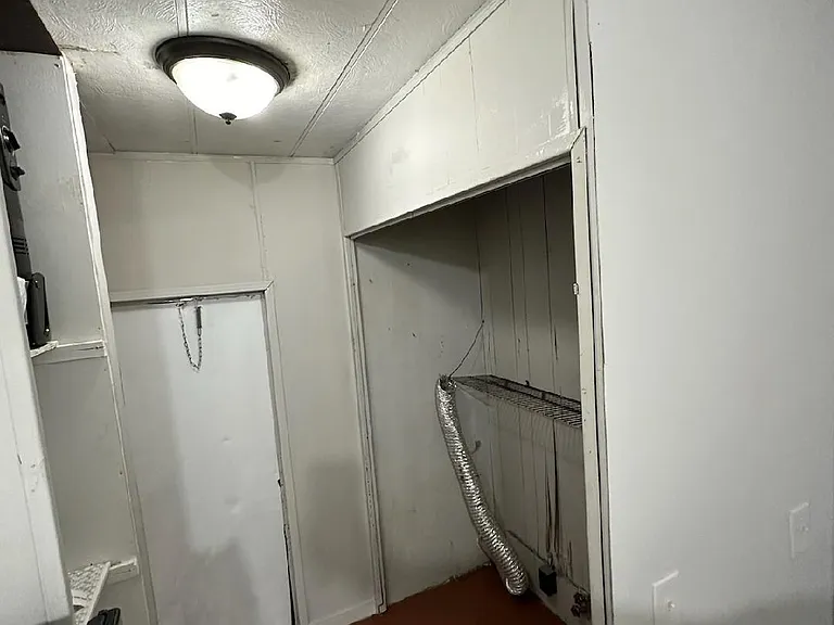 1506 Blakely Ave — Photo 2