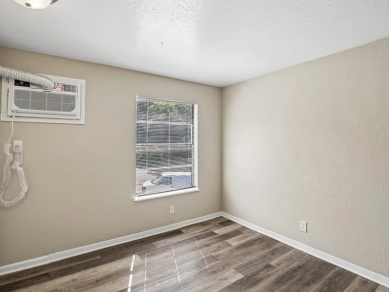 Pleasant Grove Apartments — Photo 23