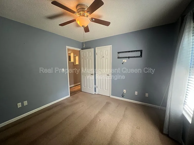 3910 Armitage Dr — Photo 16