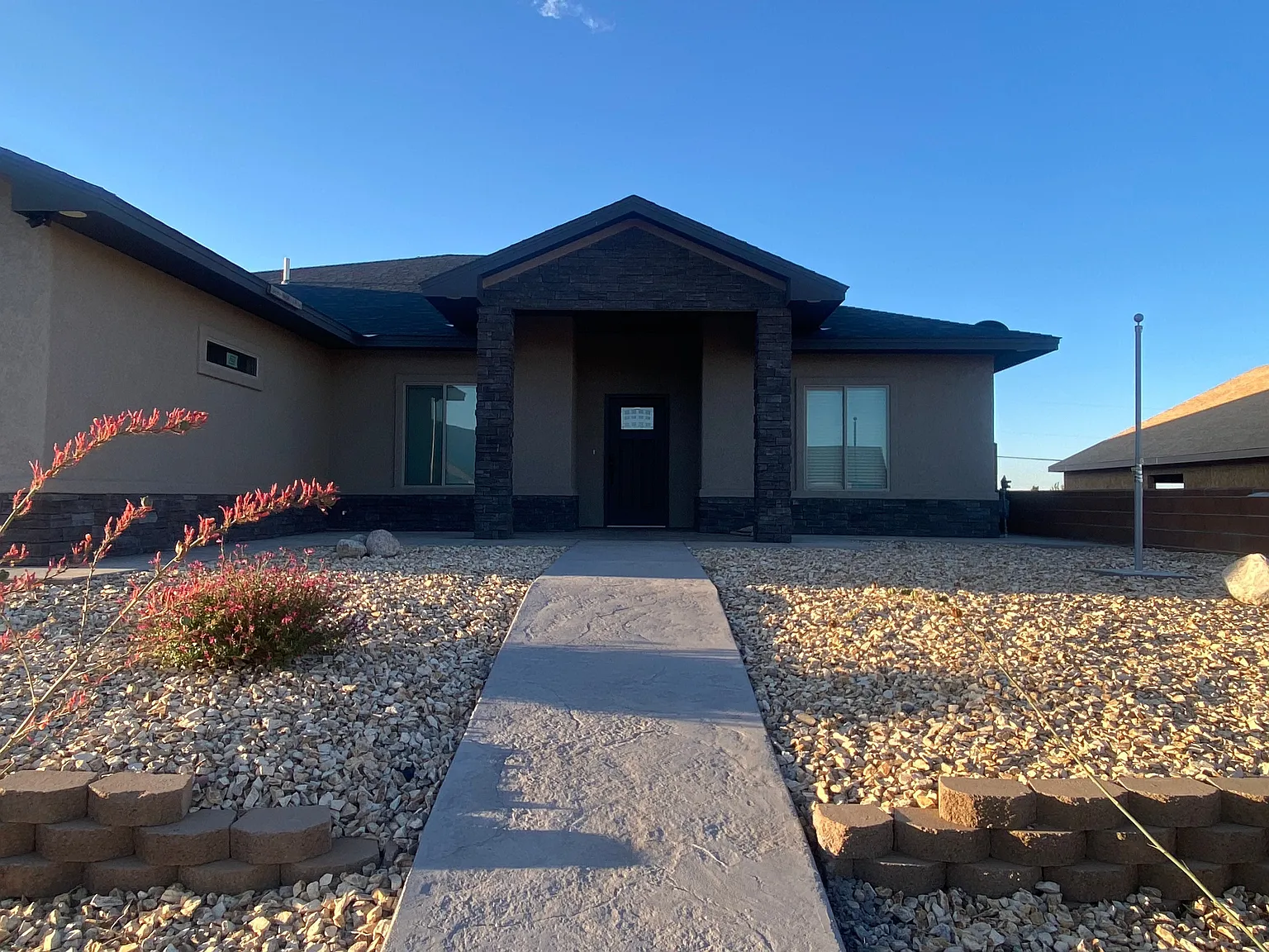 4 bed, 2.0 bath, 2254 sqft, $2,250 — Photo 1