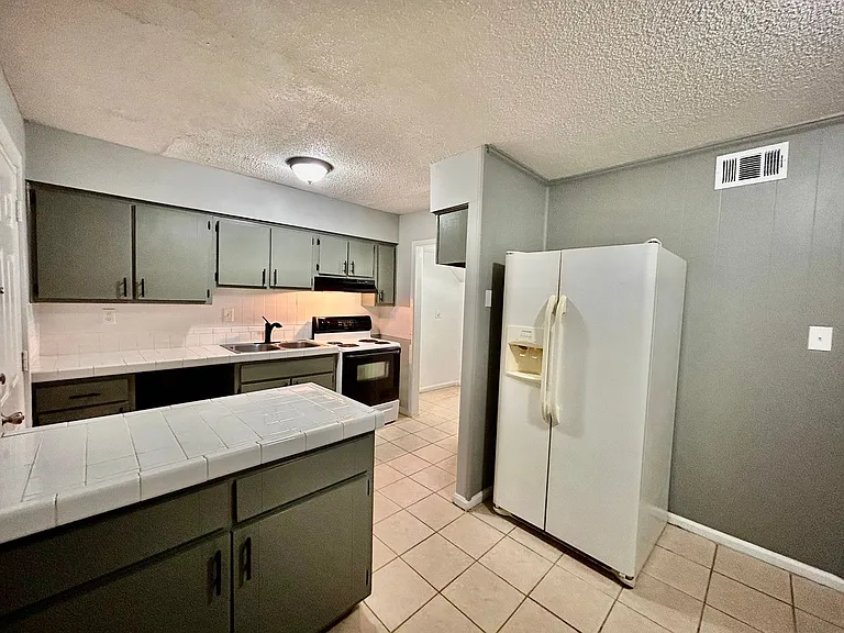 975 N White Station Rd — Photo 3