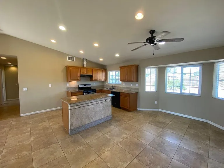 14555 Pawnee Rd — Photo 6