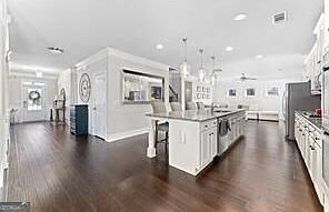 3rd image of 4410 Mossbrook Cir