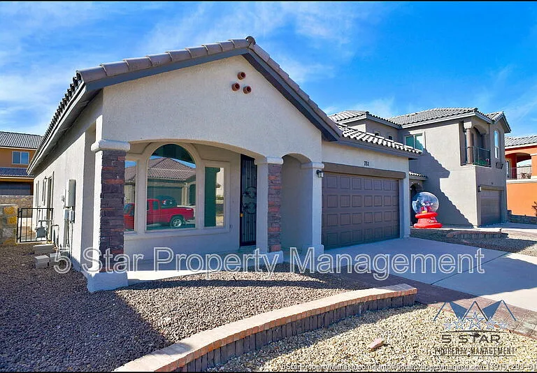 781 Croxdale St — Photo 2