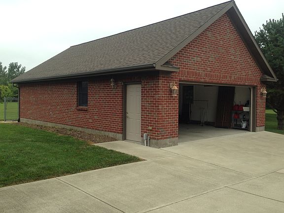 Detached garage