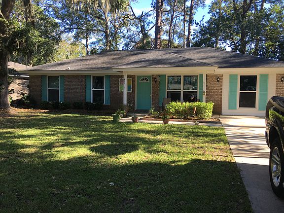 211 PORT ROYAL DRIVE 