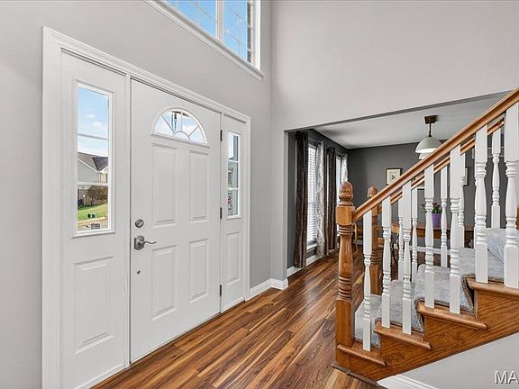 5th image of 975 Arlington Glen Dr
