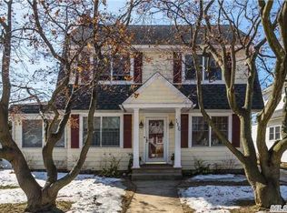 116 Smith St, Lynbrook, NY 11563