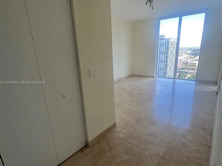 185 SW 7th St #3211 — Photo 6