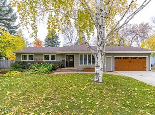 3118 W Elmwood Dr, Grand Forks, ND 58201