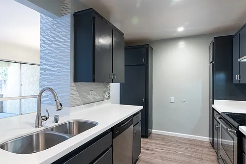 6225 Canterbury Dr #110 Photo 1