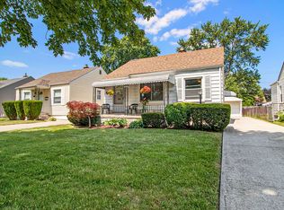 18747 Woodside St, Harper Woods, MI 48225