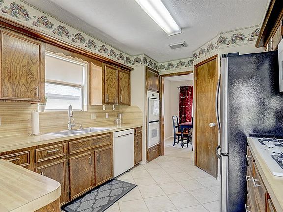 4th image of 1930 Lake Hills Dr