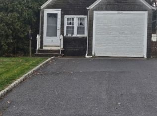 7 Iroquois Rd, Cranford, NJ 07016