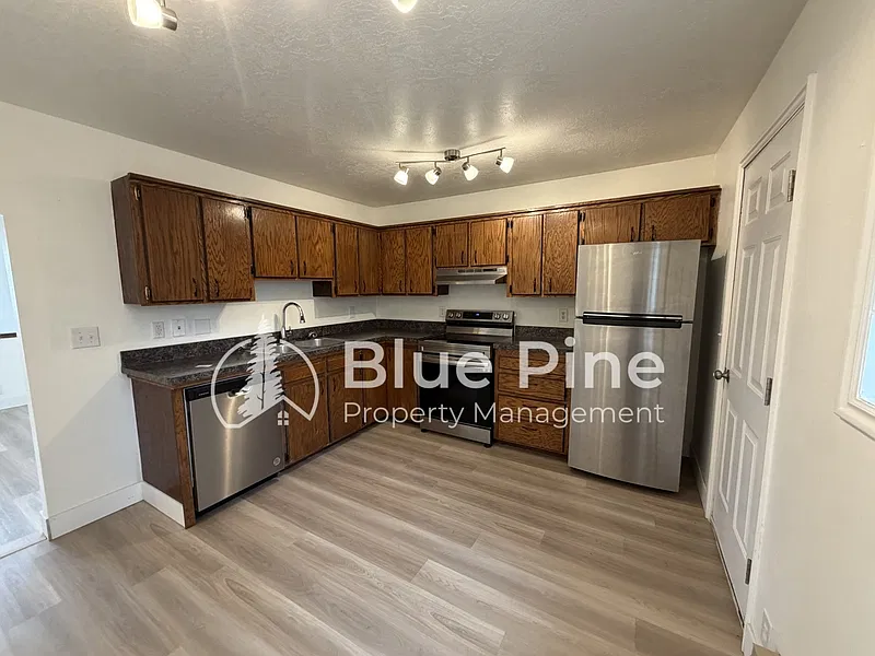 3 bed, 2.0 bath, 1450 sqft, $1,295 — Photo 4