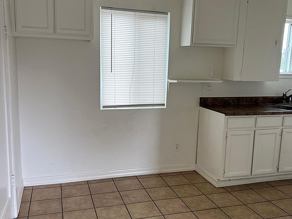 3rd image of 3525 Josephine St