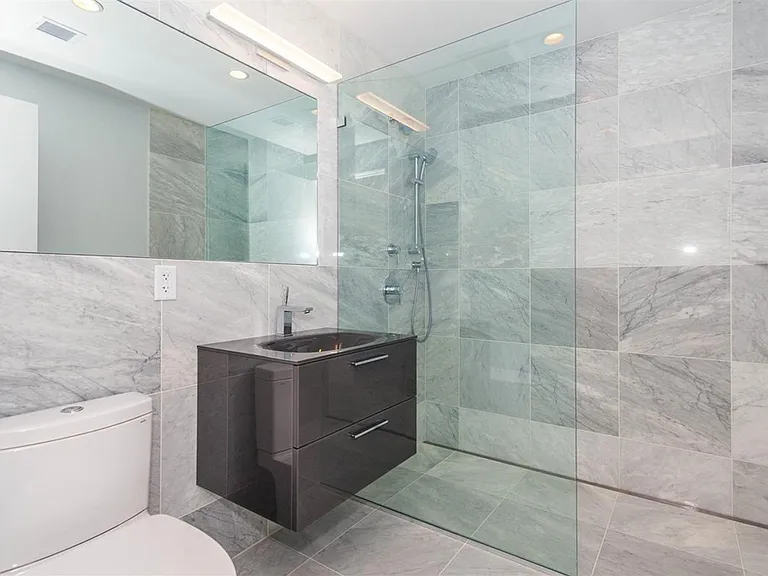 906 E 2nd St #306 — Photo 9