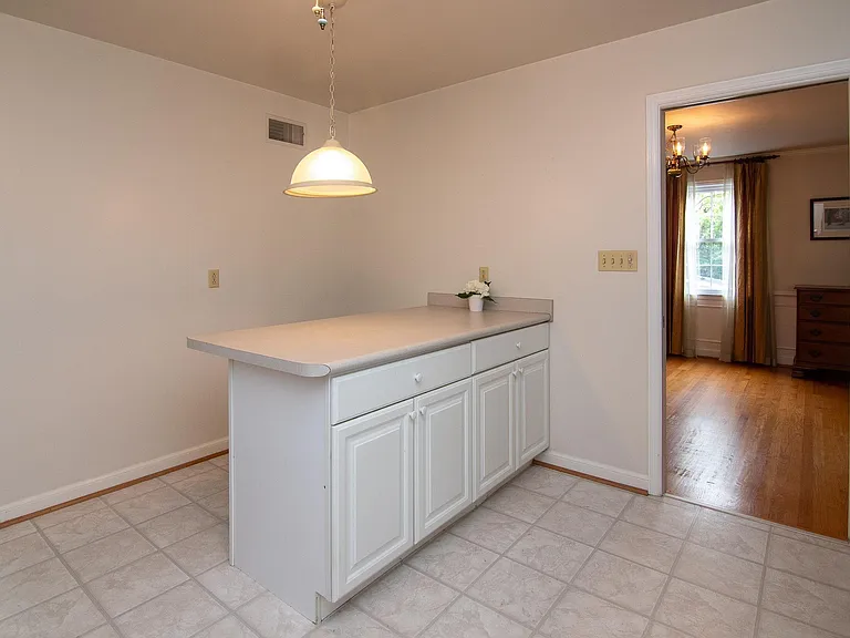 1313 Grove Rd — Photo 5