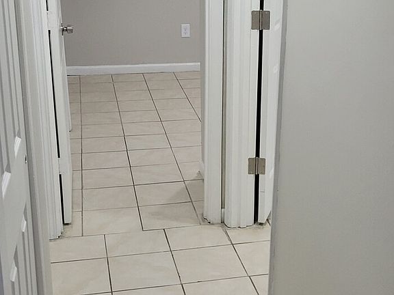 5th image of 1043 Mount St