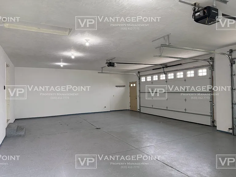 2250 Daly Dr — Photo 16