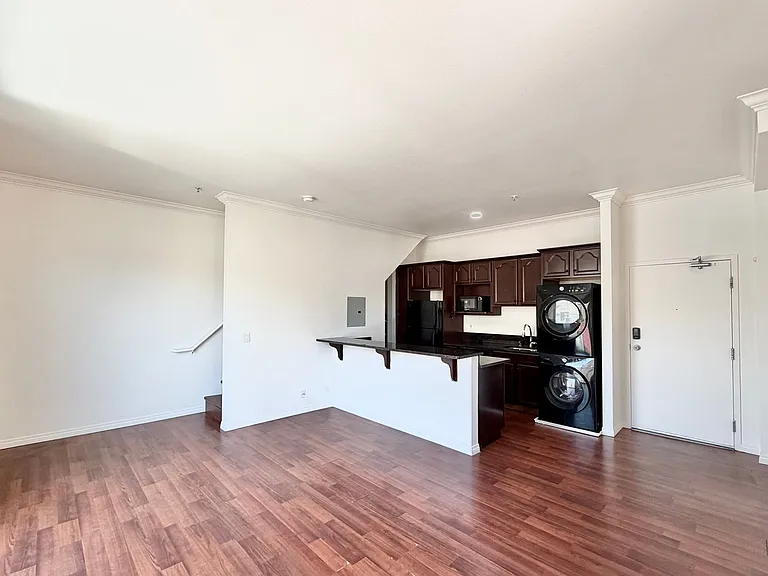 948 G St #24 — Photo 2