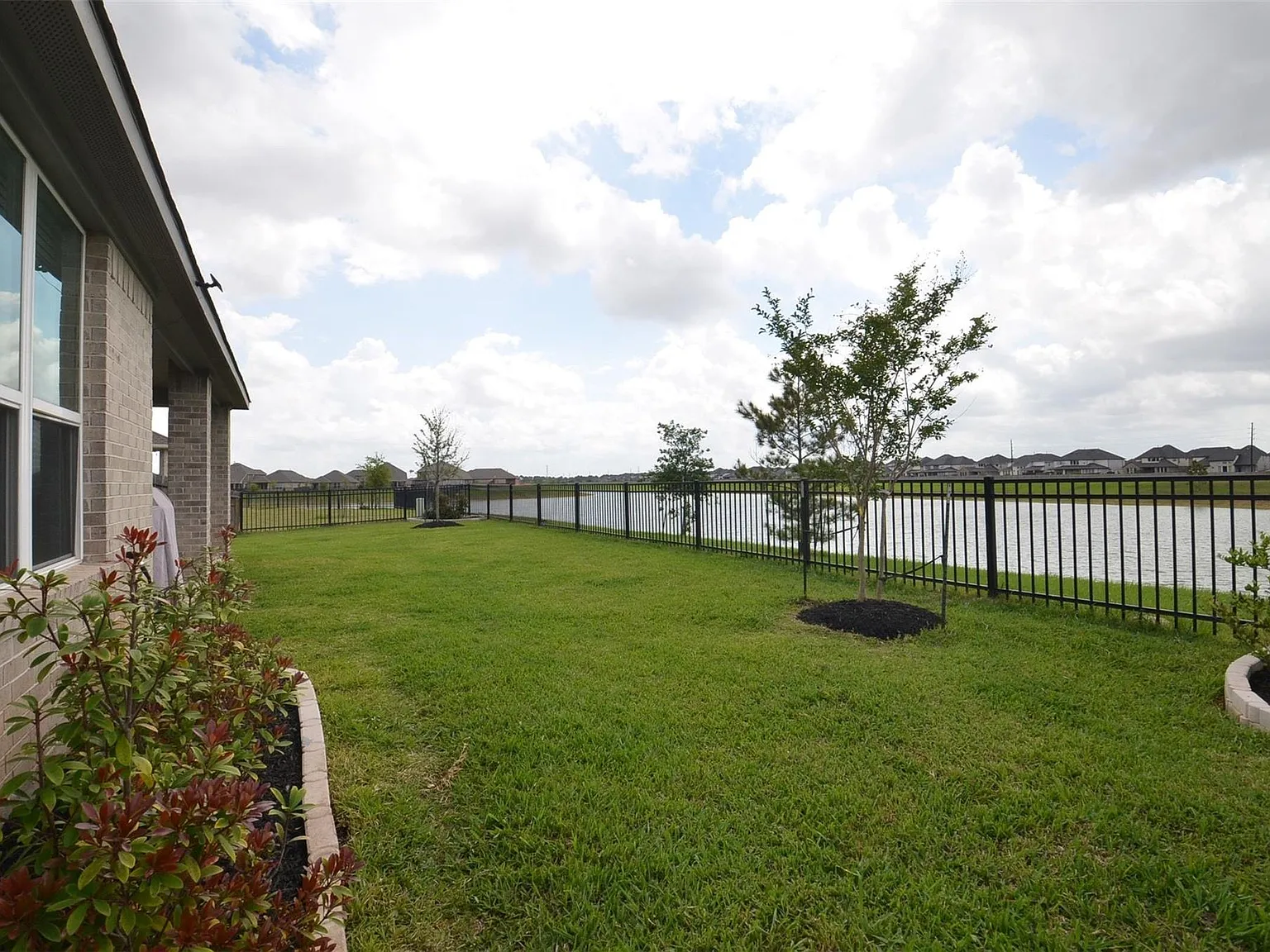 4 bed, 2.0 bath, 1883 sqft, $2,700 — Photo 4