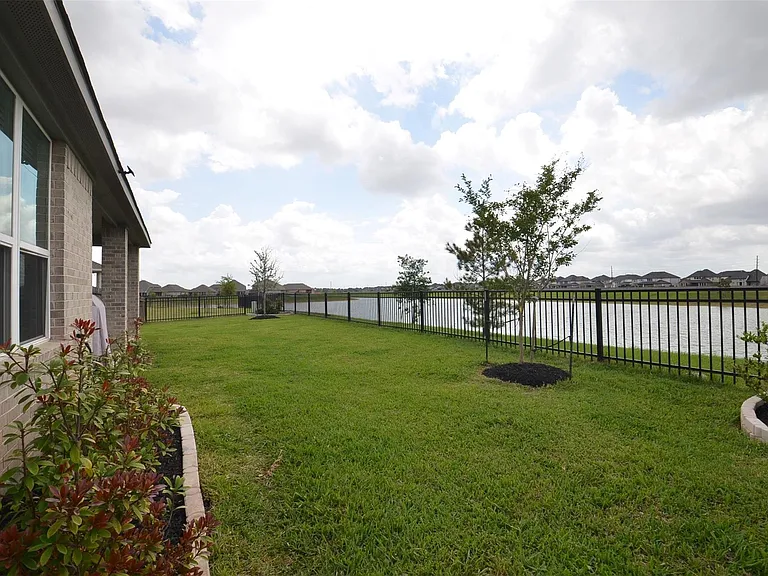 1696 Daylight Lake Dr — Photo 4