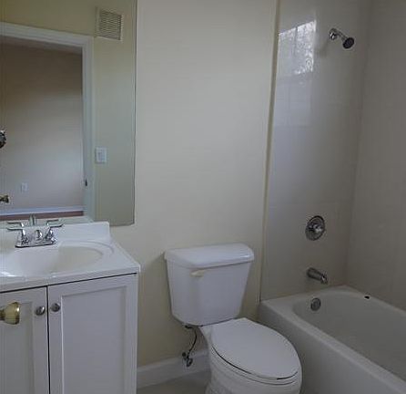 4th image of 11600 NW 60th Ter APT 484