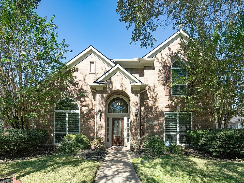 22430 Water Edge Ln