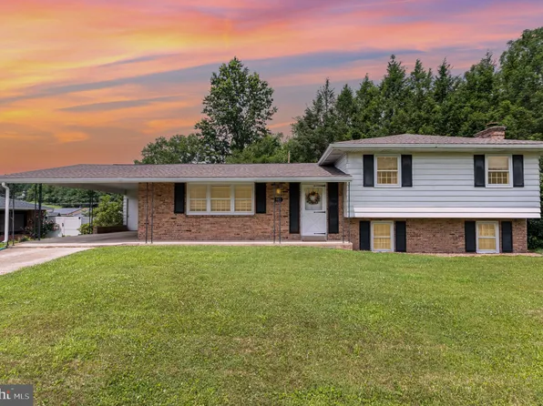 965 Center St, Millersburg, PA 17061