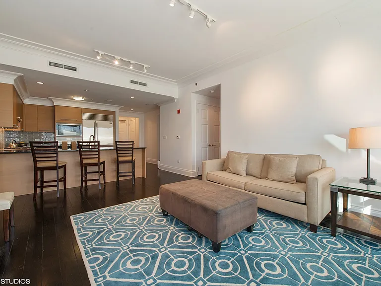 2550 N Lakeview Ave #S204 — Photo 6