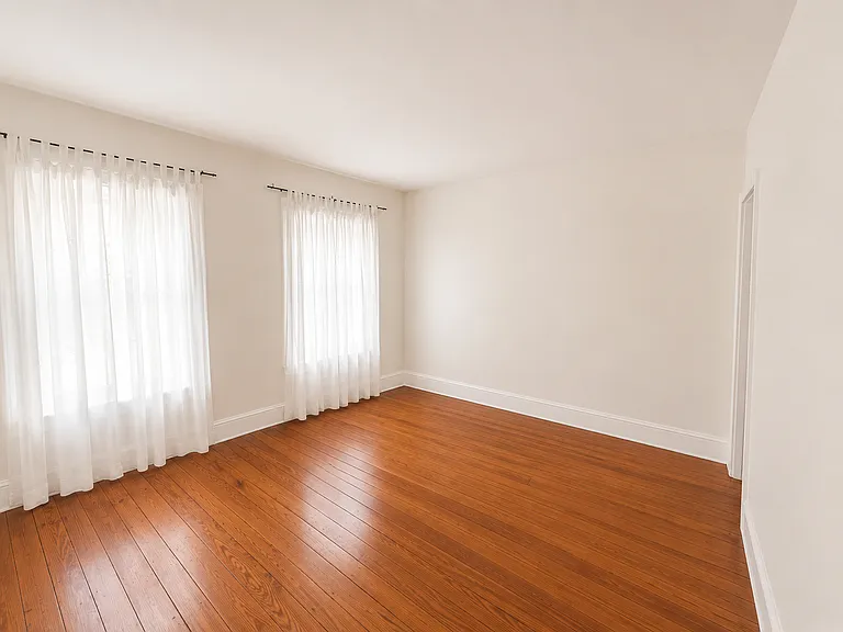 605 Naomi St — Photo 8