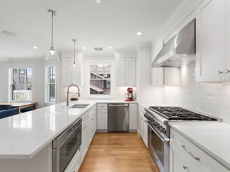 8 Sycamore St #C — Photo 3