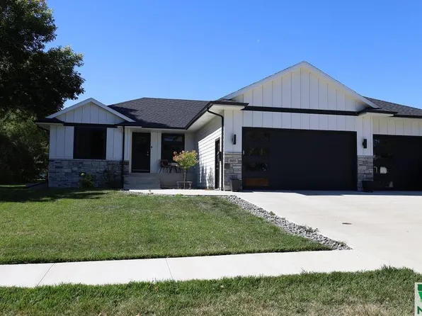 805 S Greene St, Rock Rapids, IA 51246