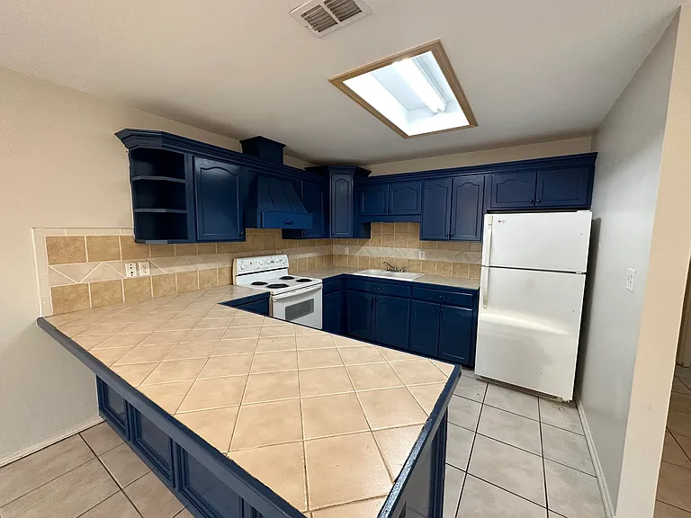 3104 Carson St — Photo 3