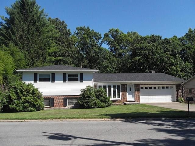 1st image of 504 Northwestern Ave