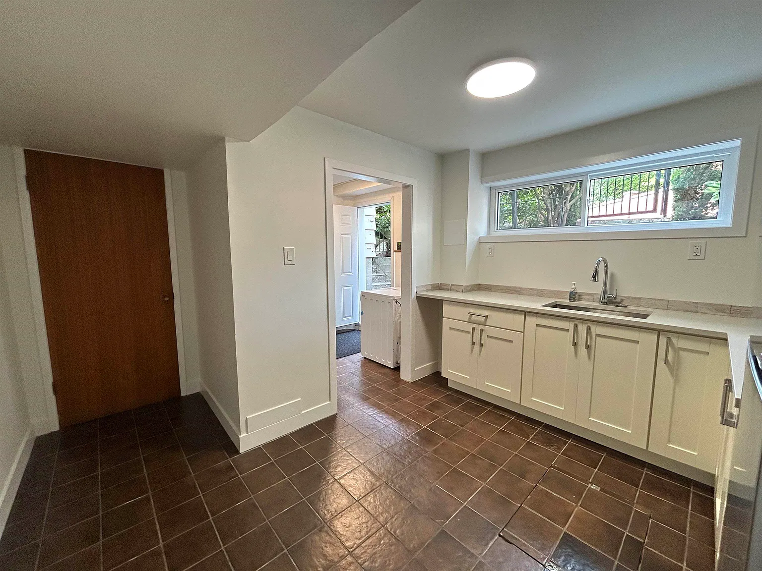 1 bed, 400 sqft, $1,650 — Photo 3