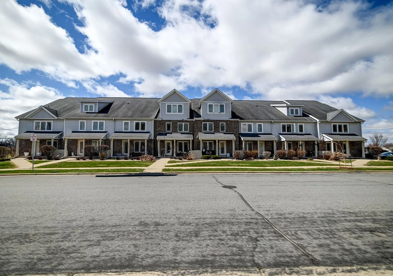 Fairhaven Court Townhomes — Photo 1