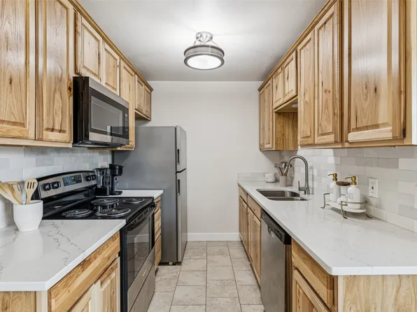 601 Parkview Dr, Burleson, TX 76028