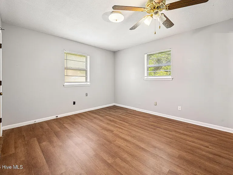 10 Stoney Rd — Photo 15