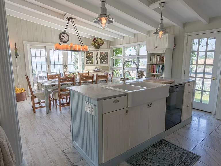 37 E Shore Dr — Photo 11