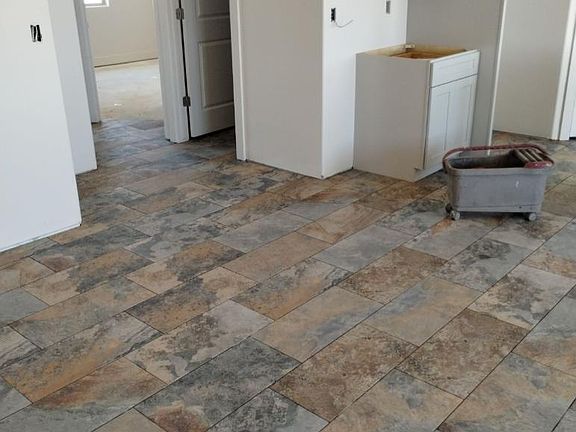 4th image of 927 E Winchester Dr Lot 43