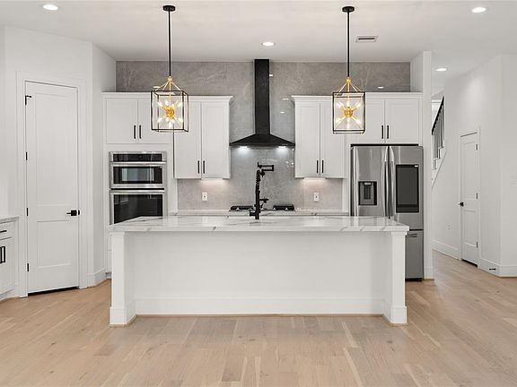 3rd image of 9425 Montridge Drive