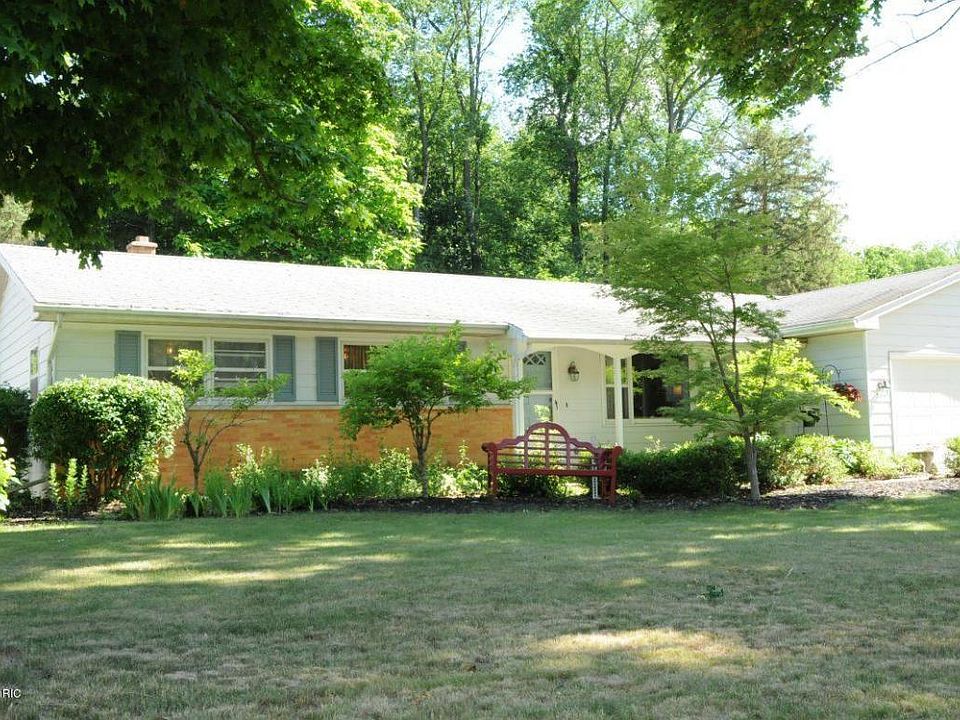 1st image of 709 N Dr W