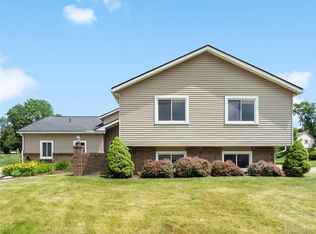 890 Darwin Place Dr, Rochester Hills, MI 48307